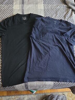 Apt. 9 Black and Navy V-Neck Short Sleeve Tees